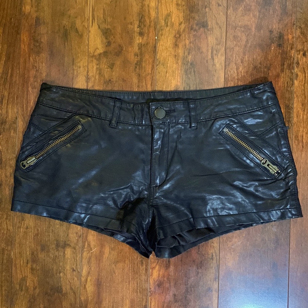 Black faux leather shorts. Size 6. Front and back pockets.